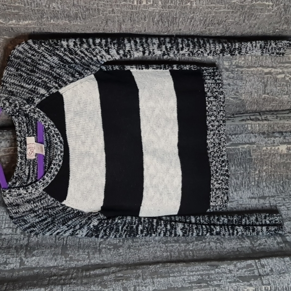 3/$25 SO ,  color block sweater -black/white, Size M